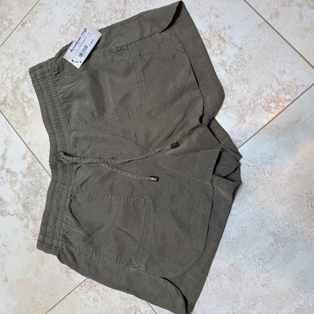 Olive green short, NWT, size L